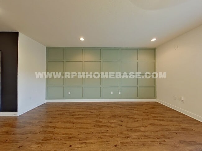 Foto del edificio - Modern 3-Bedroom Townhome with Stylish Upd...