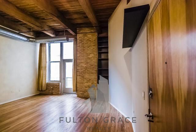 Building Photo - Big 1 Bedroom west loop loft available now!