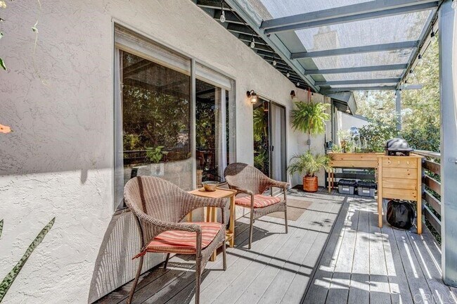 Building Photo - ~ Beautiful 2 bedroom 2 bath Condo ~ with ...