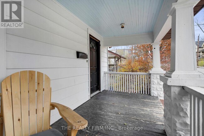 Building Photo - 39 Springbank Dr