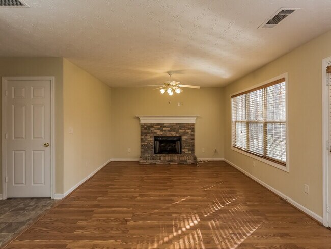 Building Photo - 865 Simon Ive Dr