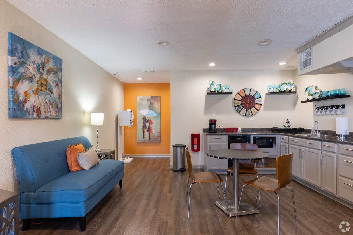 Foto principal - Canyon Village Apartment Homes