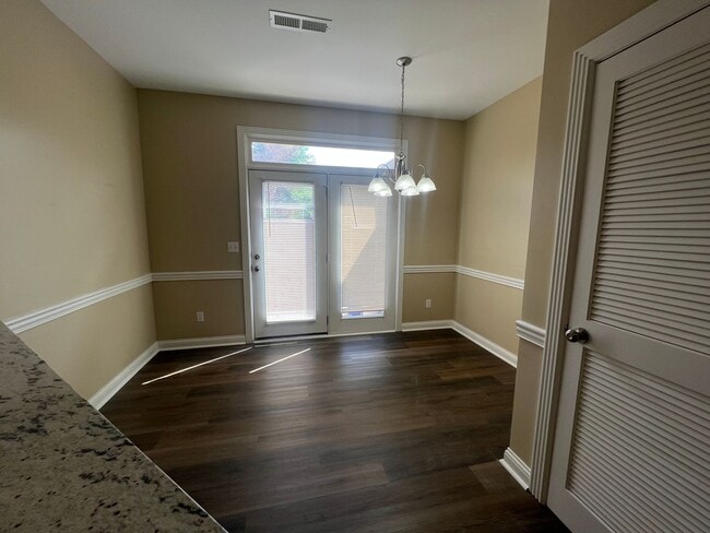 Building Photo - Spacious three bedroom, two and a half bat...