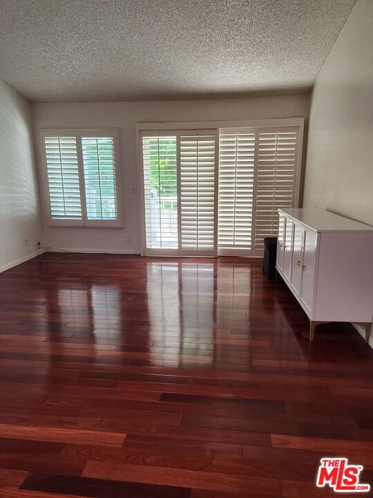 Building Photo - 3860 Amberly Dr