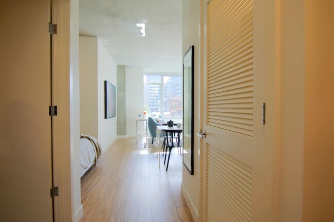 Foto del edificio - 305 N Desplaines St