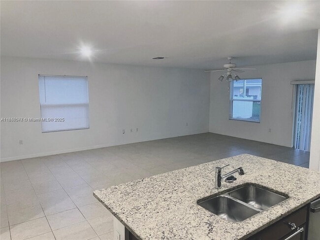 Building Photo - 982 SW Alcantarra Blvd