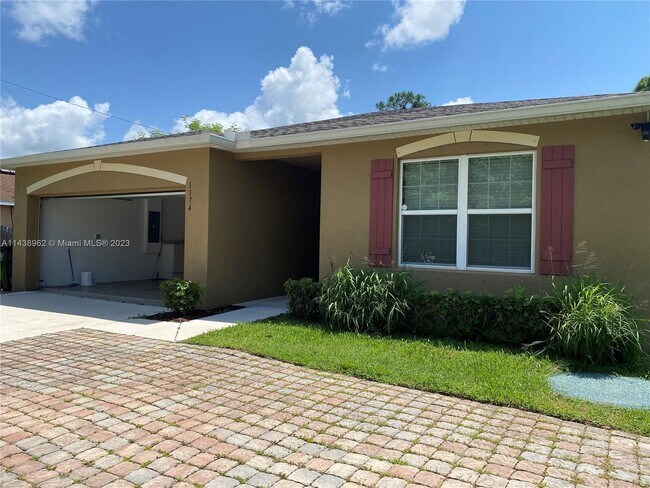 Foto del edificio - 1174 SW Goodman Ave