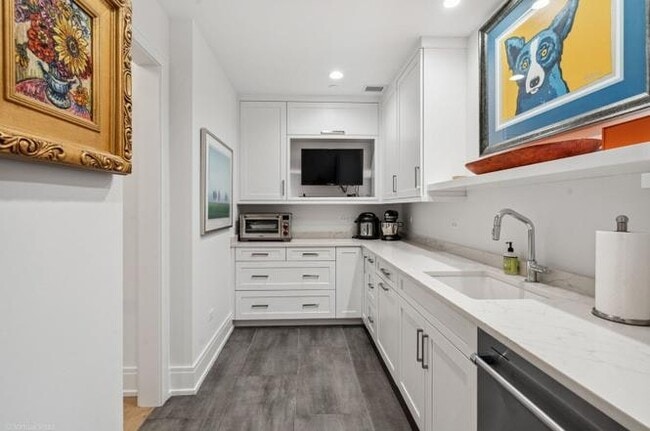 Building Photo - 110 S Washington St