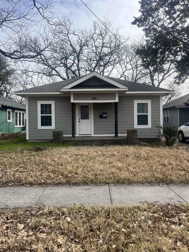 Photo - 916 N Austin St House