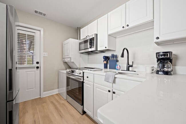 Photo - 153 South Ave SE Apartment