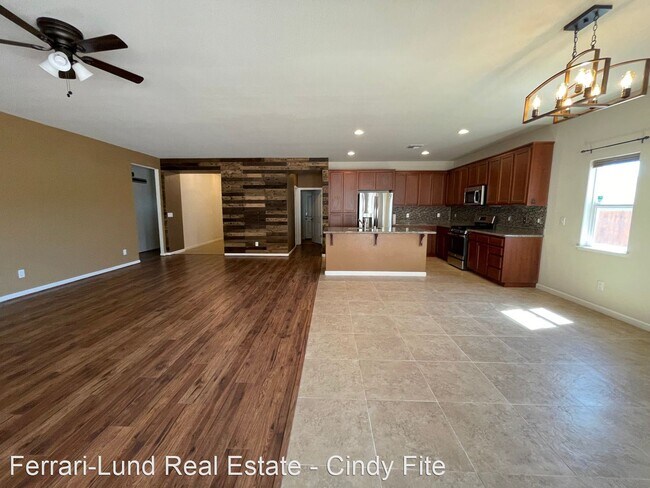 Building Photo - 4 br, 3 bath House - 17965 Cedar Mountain