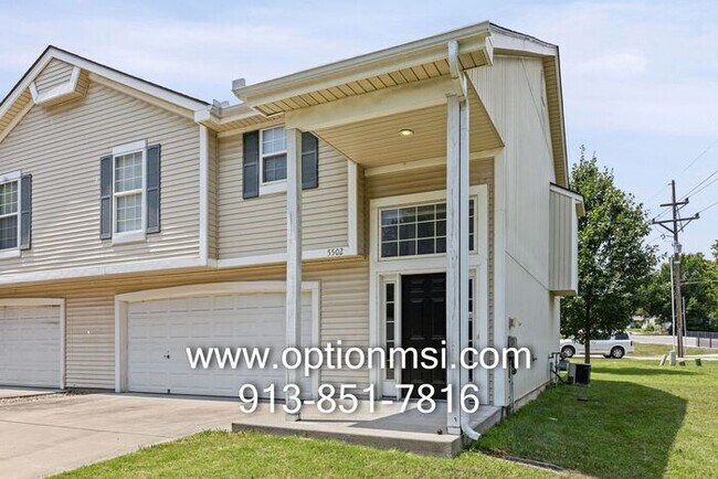 Foto del edificio - Welcome home to this beautifully updated 3-bedroom, 2-bath duplex in the heart of Johnson County!