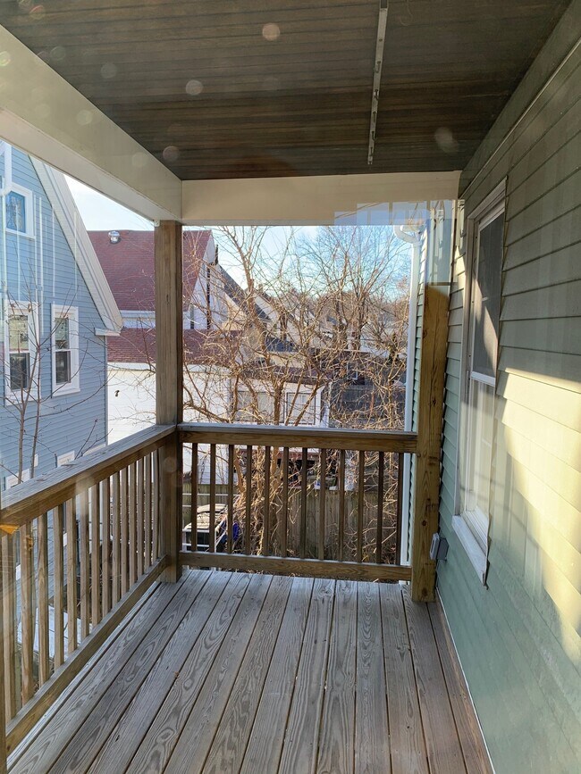 PORCH - 31 Nightingale Ave