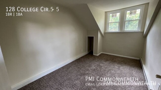 Building Photo - 1 bed/1 bath apartment (available (3/15)