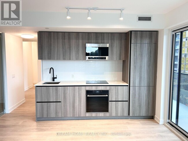 Photo du bâtiment - 117-117 Broadway Ave