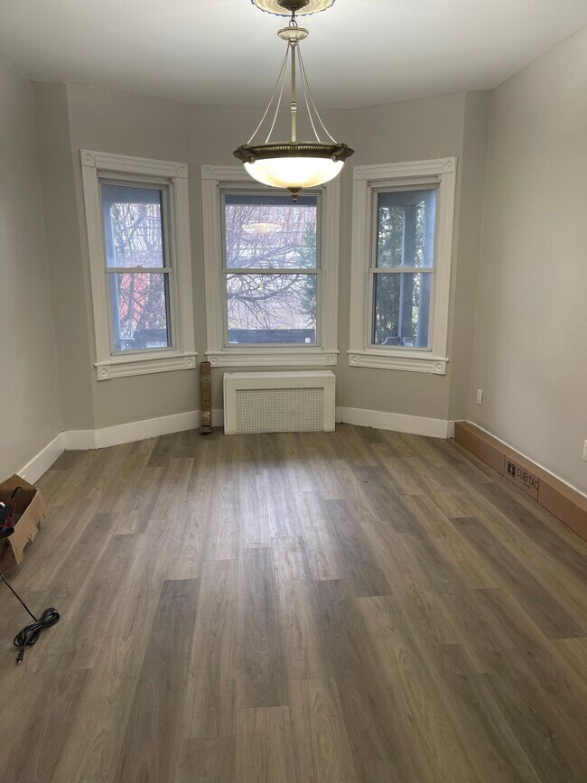 Building Photo - 325 Cedar Ave