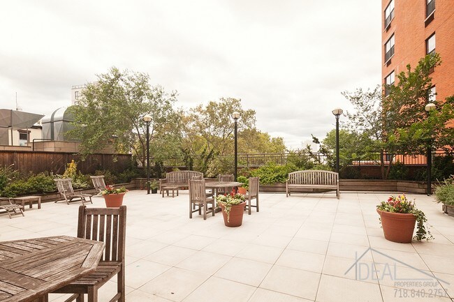Foto del edificio - 150 Clermont Ave
