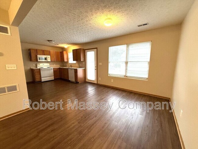 Building Photo - 7127 Black Mountain Dr