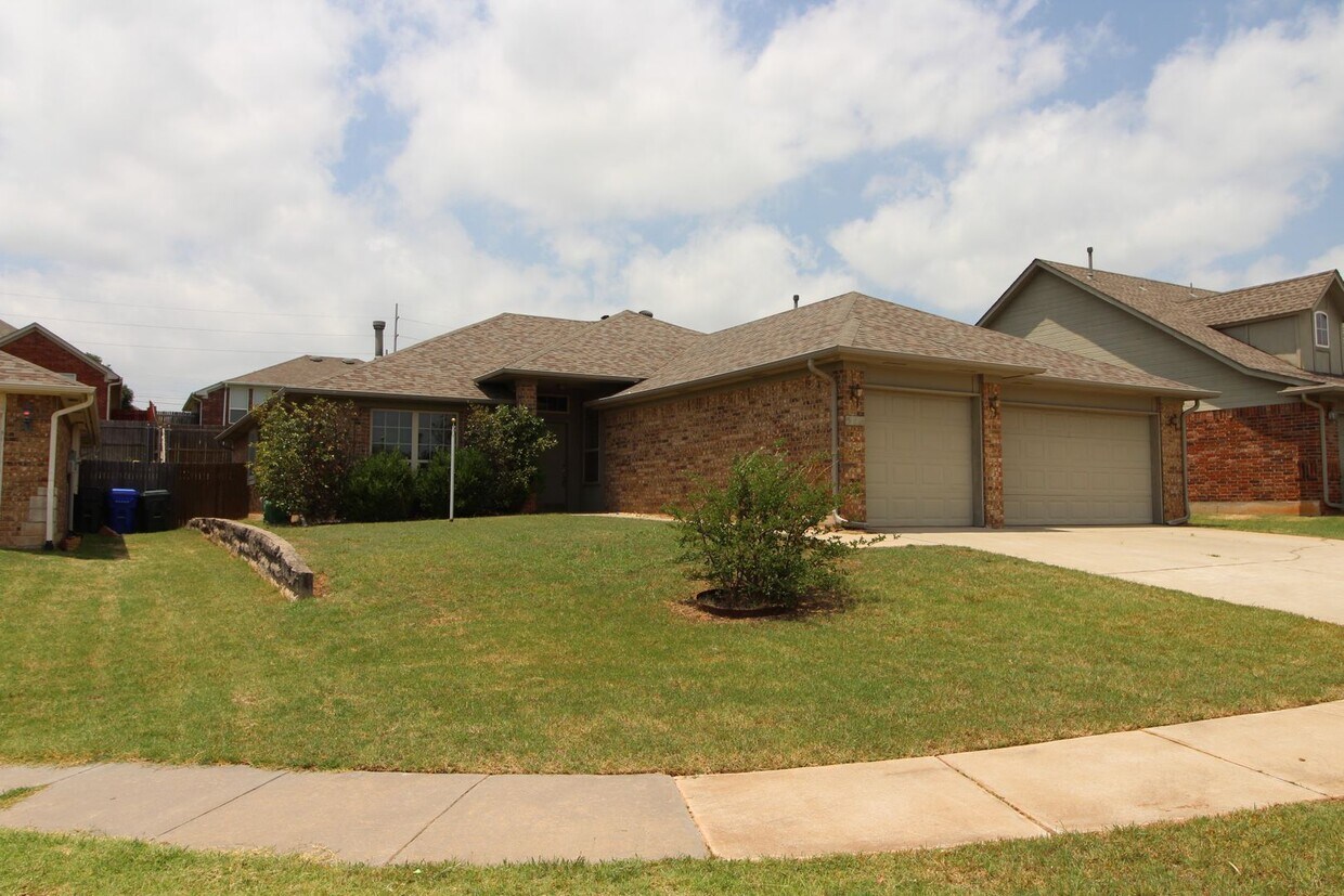 Foto principal - 512 Woodsong Dr