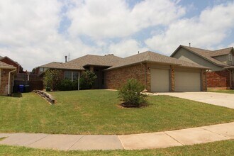 Building Photo - 512 Woodsong Dr
