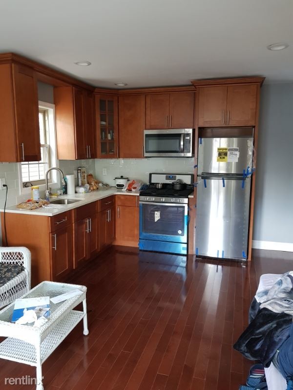 Primary Photo - 3 br, 2 bath Apartment - 17317 104 ave