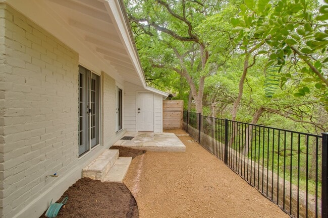 Foto del edificio - 2300 Trailside Dr