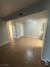 Building Photo - 950 Seven Hills Dr