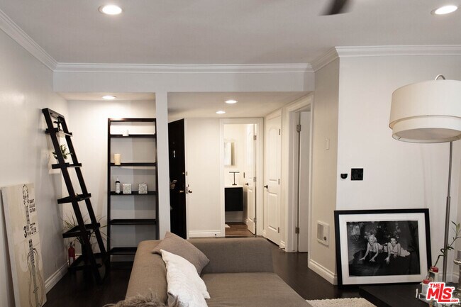 Foto del edificio - 5651 Windsor Way