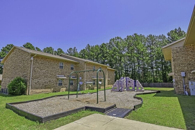 Foto del edificio - 400 Pine Burr Ln