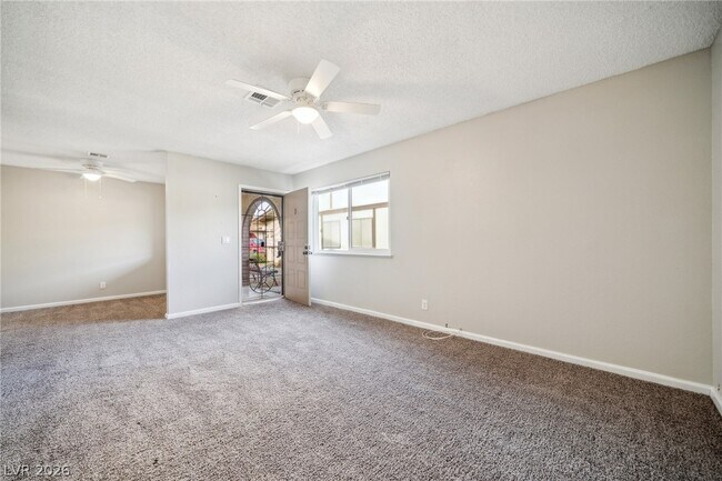 Building Photo - 5733 W Smoke Ranch Rd