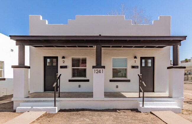 Photo - Unfurnished...Stylish 1 bed 1 bath! House