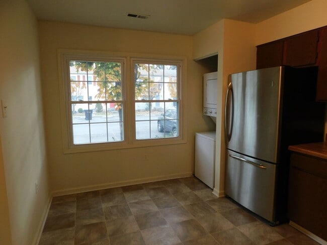 Foto del edificio - End Unit Townhouse!!