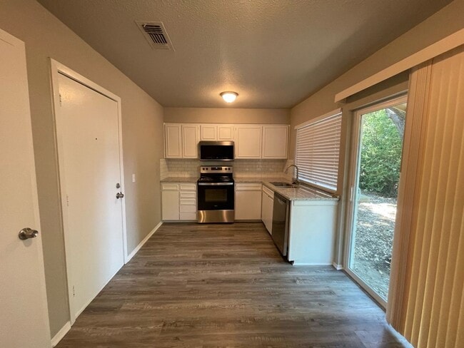 Photo - 1517 Vanderbilt Dr House