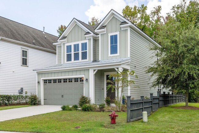Building Photo - "Your Dream Home Awaits: $500 OFF Move-In ...