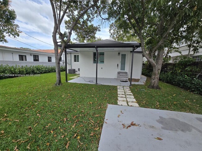 Building Photo - 1637 SW 17th St