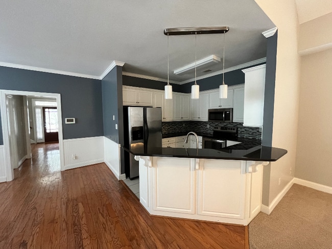 Building Photo - 921 Mitchell Ln