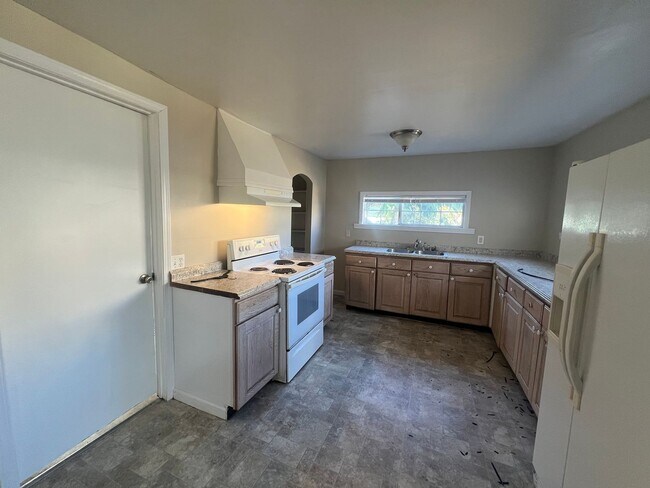 Building Photo - Spacious 3-Bedroom Home with Garage & Bonus Studio Space