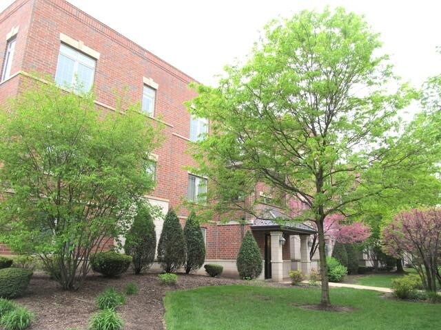 Primary Photo - 1021 Peterson Ave