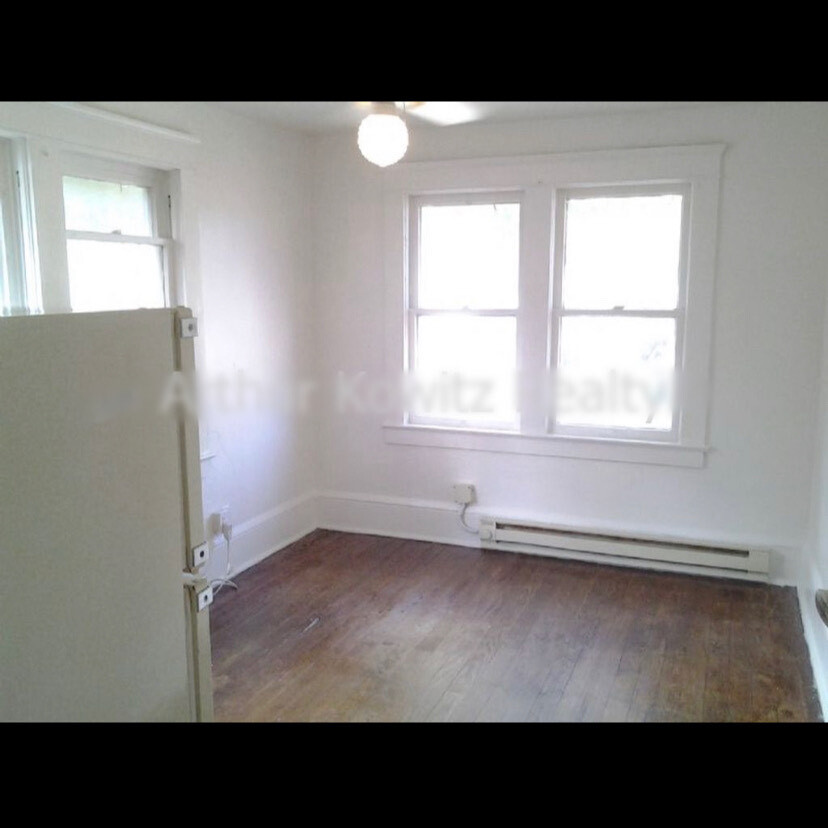 Building Photo - 303 Taylor Ave