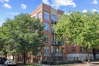 Building Photo - 2301 W Wolfram St