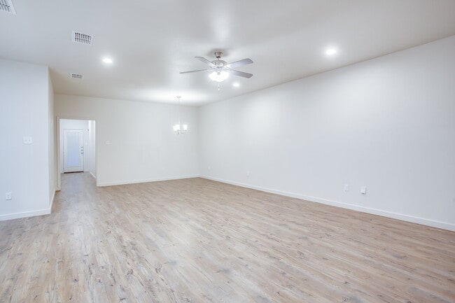 Building Photo - Beautiful New Townhome Located South of To...