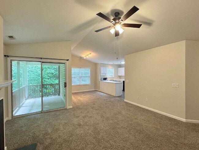 Foto del edificio - Beautiful 2 Bedroom Condo in Cary!