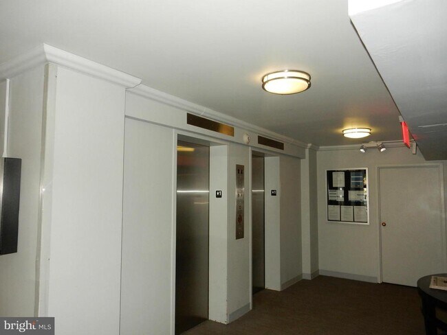 Foto del edificio - 2030 F St NW