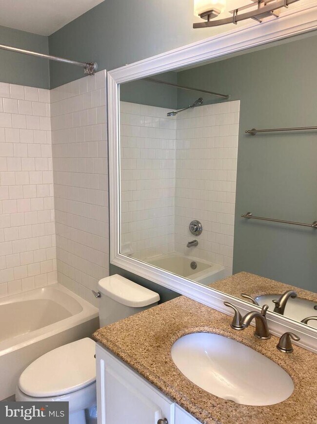 Building Photo - 1725 W Braddock Pl