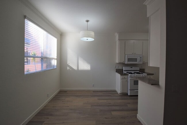 Building Photo - 11107 La Maida St