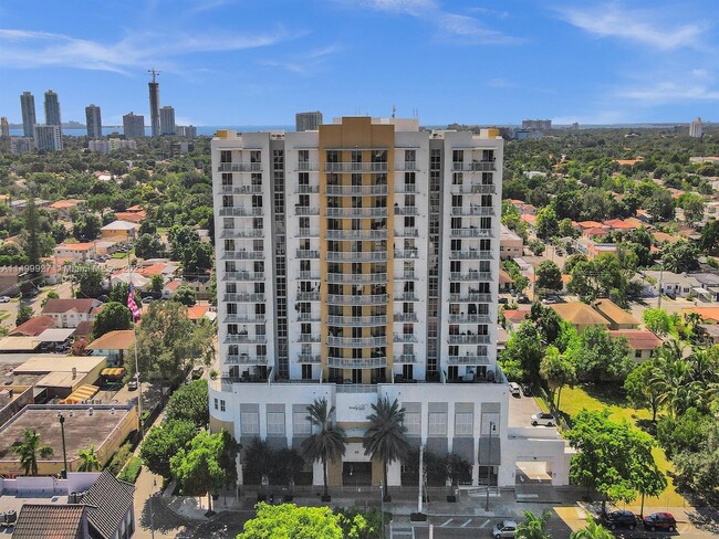 Foto del edificio - 900 SW 8th St