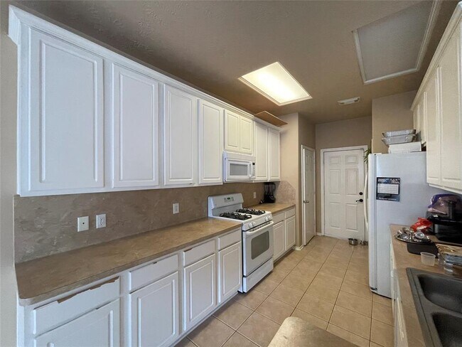Building Photo - 5626 Claybeck Ln