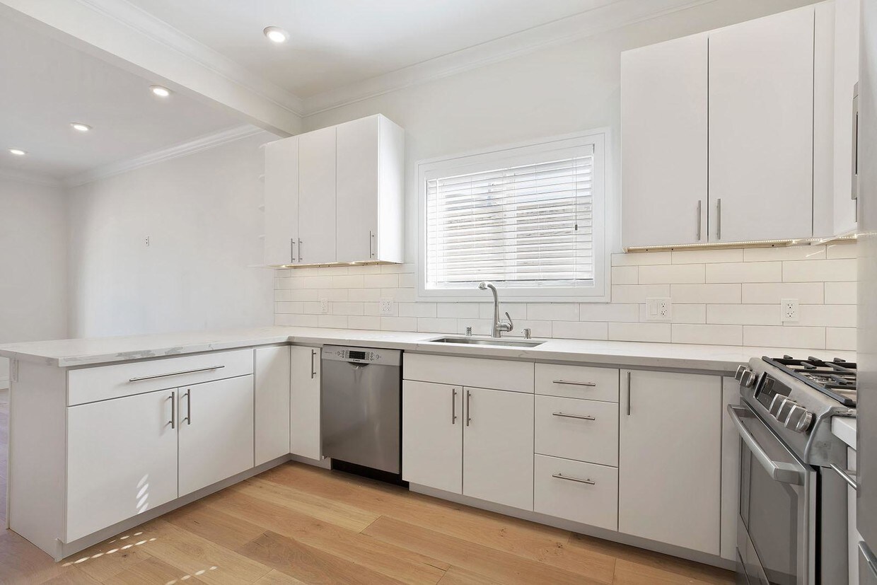 Foto principal - 5 bedroom in San Francisco CA 94132