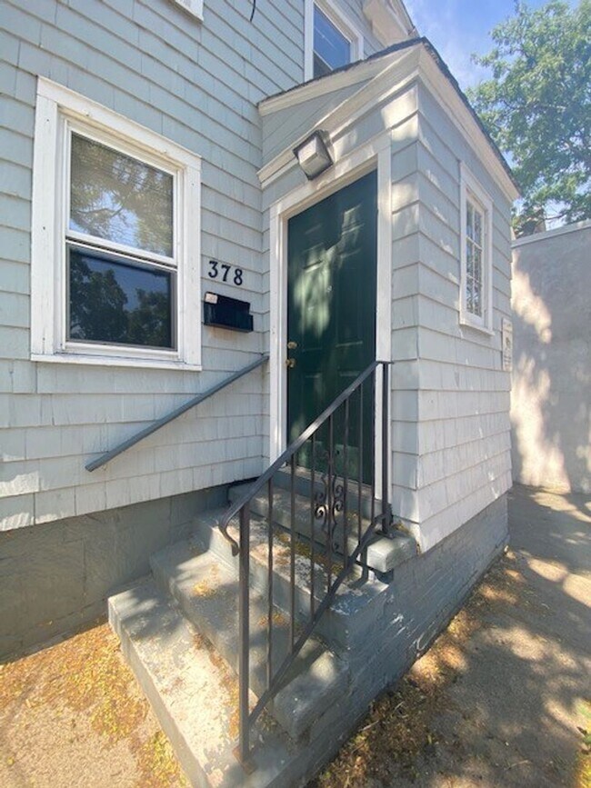 Building Photo - Beautiful Single Family House for Rent Right by Yale!