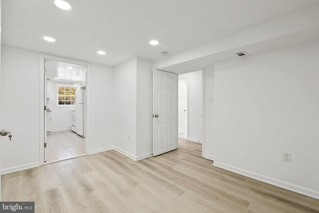 Foto del edificio - 7605 Hayfield Rd